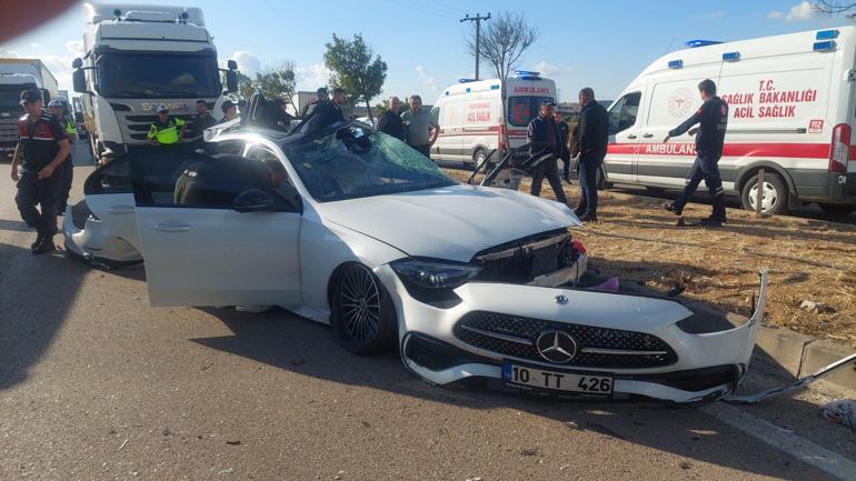 Kazada hamile anne ve kızı öldü; ameliyata alınan kadının bebeği de kurtarılamadı