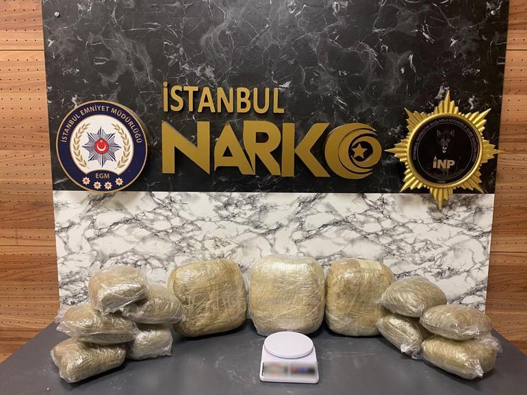 İstanbulda 3 ilçede düzenlenen operasyonlarda 898 kilogram uyuşturucu madde ele geçirildi