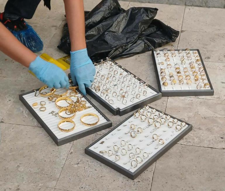 Manisada kuyumcuda silahla 2 kişiyi yaralayan soygun şüphelisi tutuklandı
