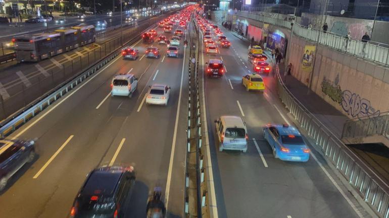 İstanbulda trafik yoğunluğu yüzde 69a ulaştı