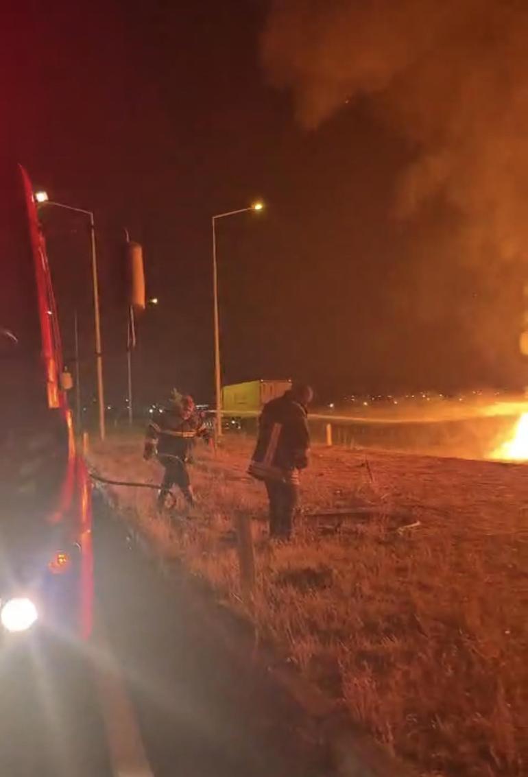 Seyir halinde alev alan TIR köprüden düştü