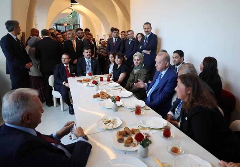 Cumhurbaşkanı Erdoğan, New Yorkta kafede vatandaşlarla bir araya geldi