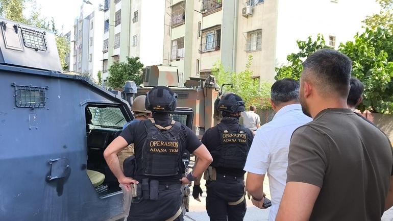 Yakalanacağını anlayan şüpheli, elinde el bombası ile kendisini eve kilitledi