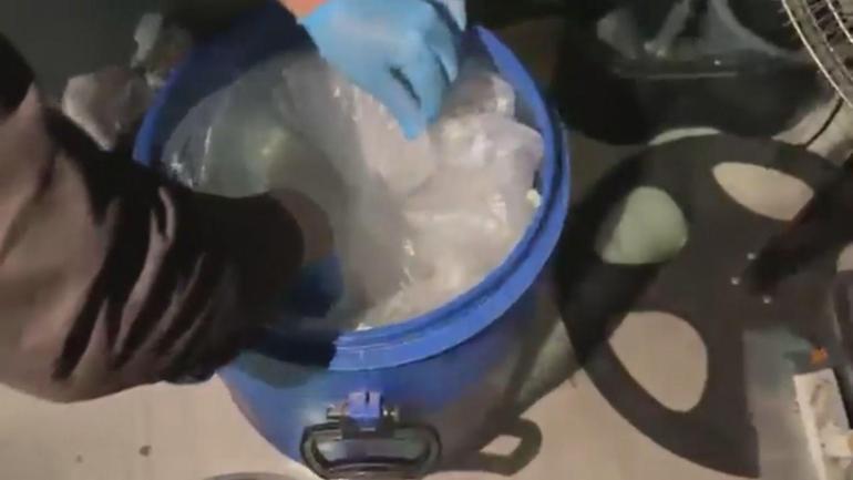 Bağcılarda iş yerine uyuşturucu operasyonu; 22 kilo 970 gram ham madde ele geçirildi