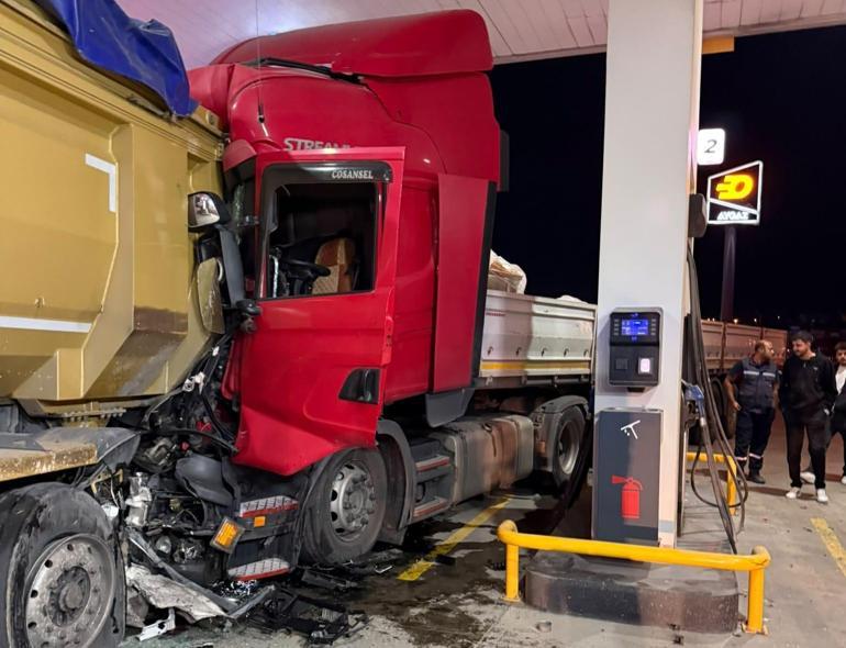 Radar görevi yapan polis aracına çarpan TIRın sürücüsü ağır yaralandı