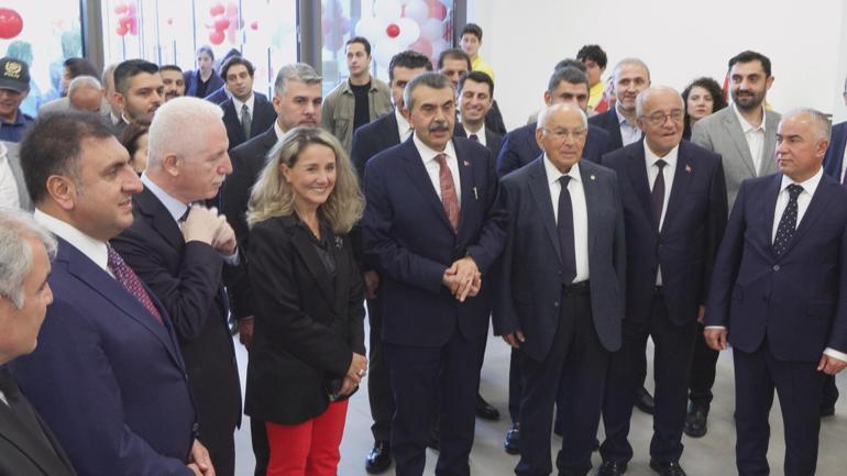 Bakan Tekin: Bu yıl ortaokulu bitiren 100 öğrencinin 45 tanesi meslek lisesine gitti