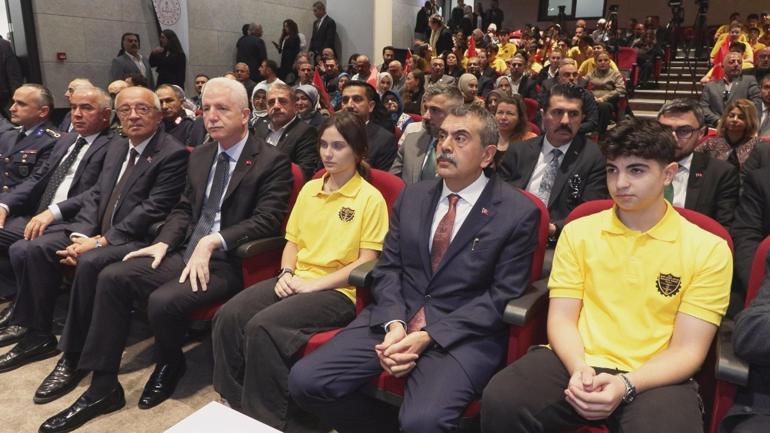 Bakan Tekin: Bu yıl ortaokulu bitiren 100 öğrencinin 45 tanesi meslek lisesine gitti