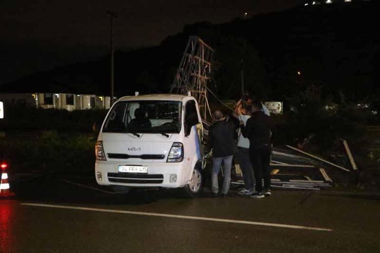 Samsun’da otomobil kamyonete arkadan çarptı: 4 yaralı