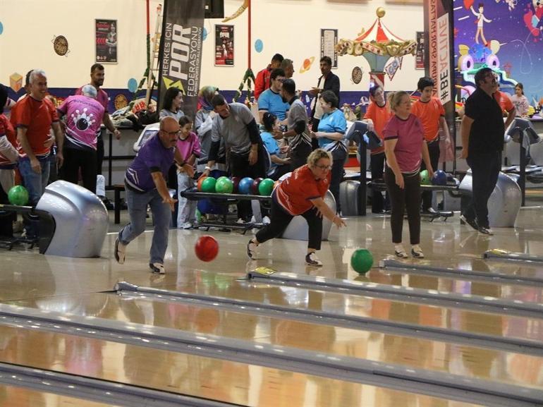 Samsun’da 119 işitme engelli bowling oynadı