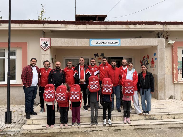 Samsun’da kırsaldaki öğrencilere Samsunspor çantası