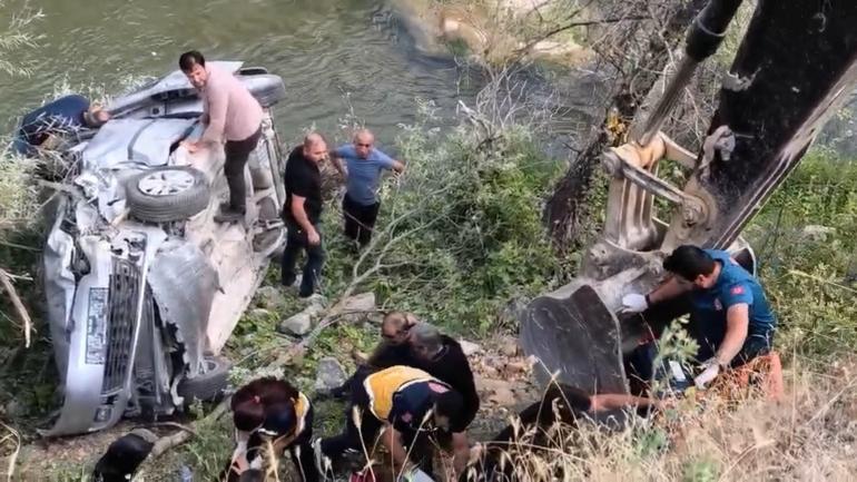 Tunceli’de hafif ticari araç çay kenarına devrildi: 2’si ağır, 5 yaralı