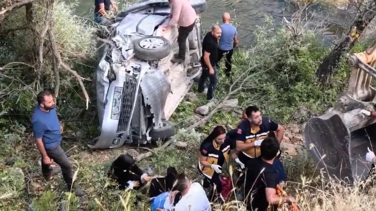 Tunceli’de hafif ticari araç çay kenarına devrildi: 2’si ağır, 5 yaralı