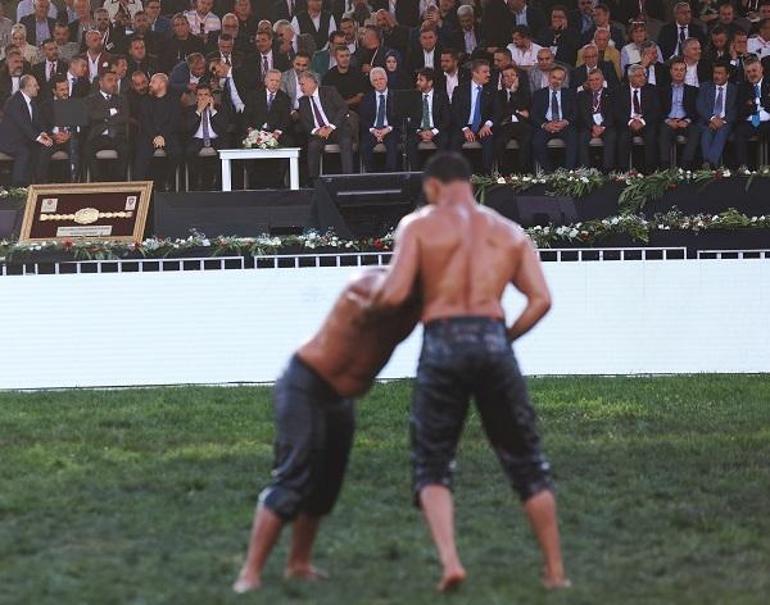 Cumhurbaşkanı Erdoğan, Yağlı Güreş Cumhurbaşkanlığı Kupası final mücadelelerini izledi
