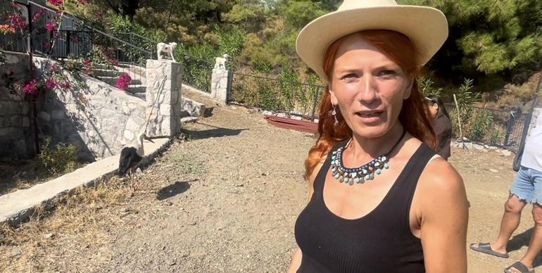 Sitenin bahçesine konan leyleğe sahip çıkıp, balık ve etle besliyorlar
