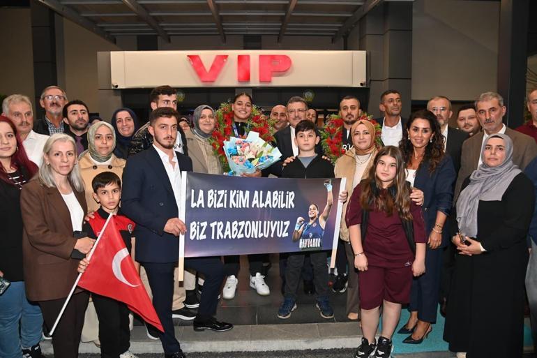 Avrupa şampiyonu boksör Havvanur Kethüda Trabzonda coşkuyla karşılandı