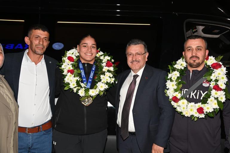 Avrupa şampiyonu boksör Havvanur Kethüda Trabzonda coşkuyla karşılandı