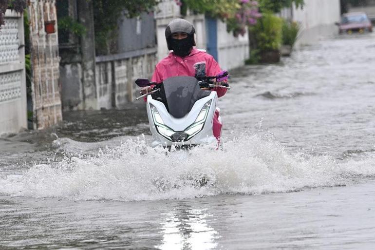 Bangkokta sel: Binlerce kişi tahliye edildi