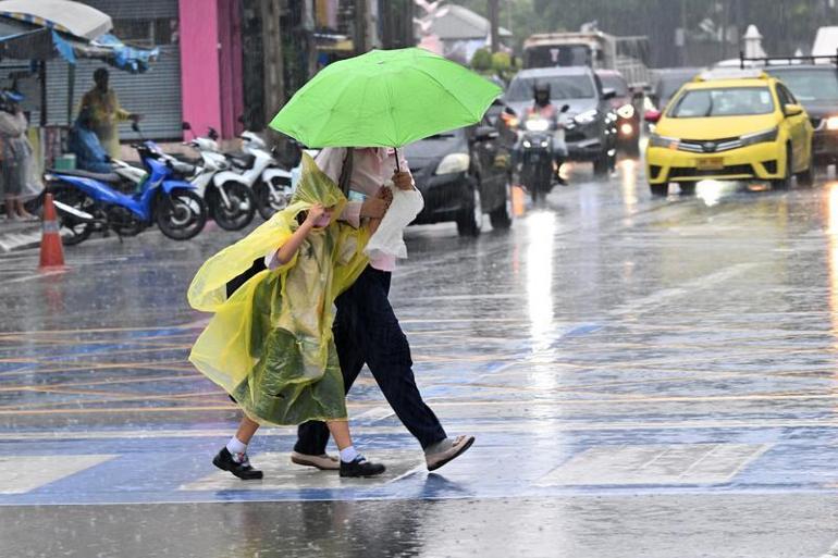 Bangkokta sel: Binlerce kişi tahliye edildi