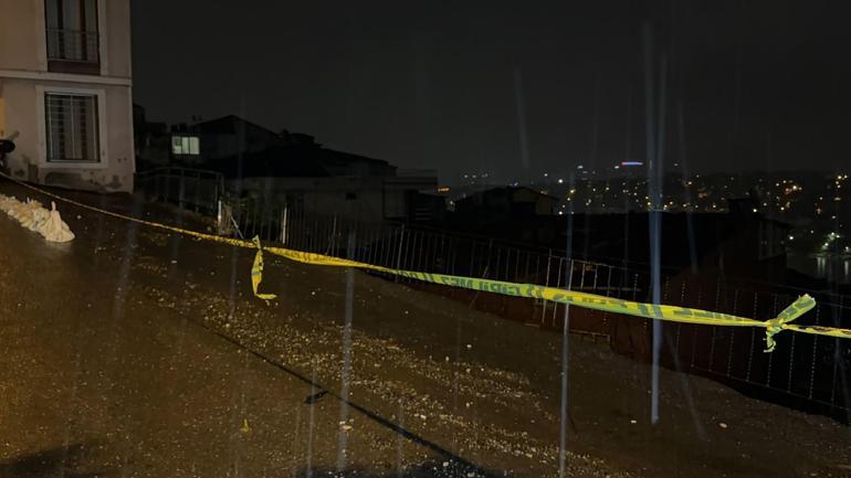 Eyüpsultanda yağış sonrası toprak kayması; binadaki 25 kişi tahliye edildi