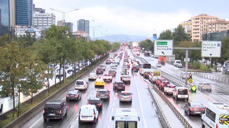 İstanbulda haftanın ilk iş günü trafik yoğunluğu oluştu