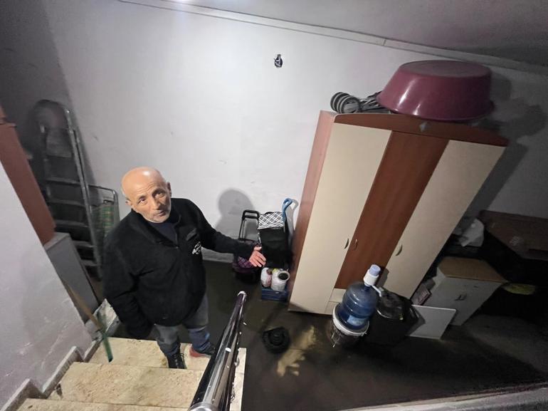 Ankarada sağanak sonrası rögar taştı; binaların giriş ve bodrum katlarını su bastı