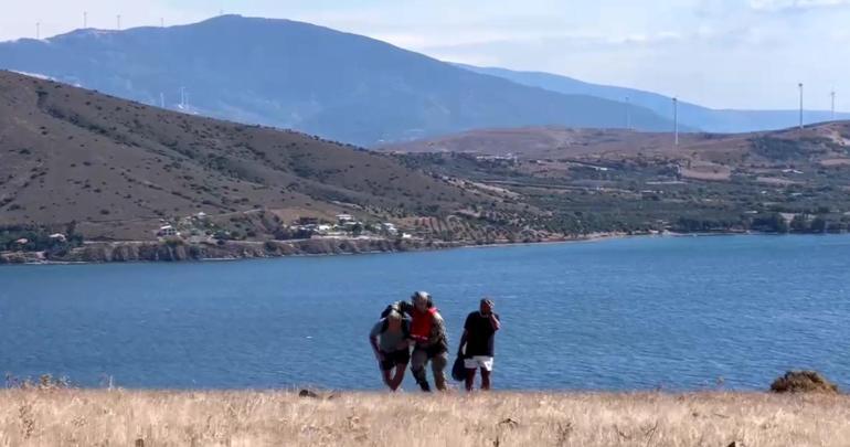 Koyun Adasında karaya oturan teknedeki 2 kişi kurtarıldı