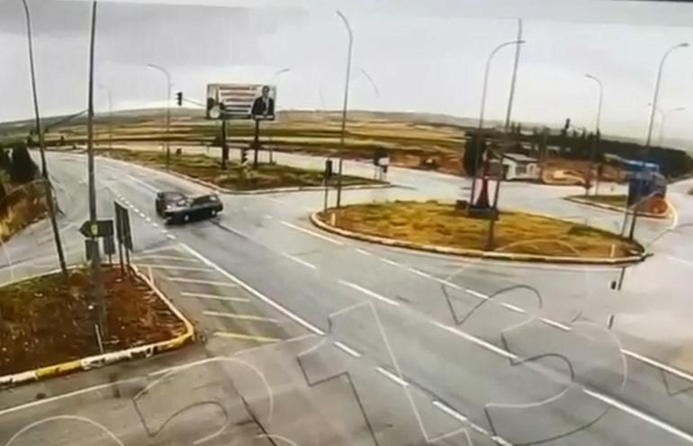 Kütahyada iki otomobilin çarpıştığı kaza kamerada; 2 ölü, 8 yaralı