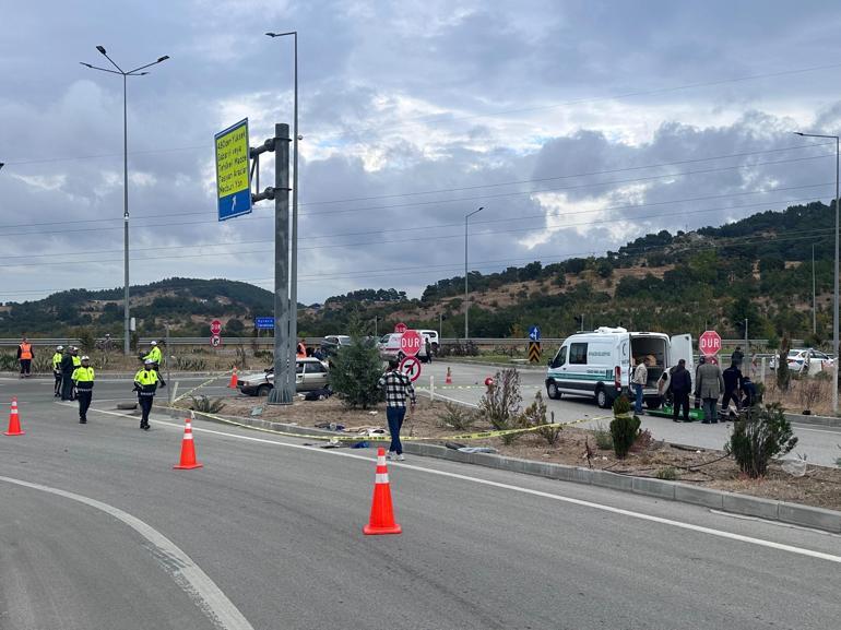 Çanakkalede yolcu otobüsüyle otomobil çarpıştı; 2 ölü