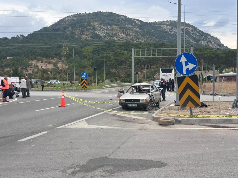 Çanakkalede yolcu otobüsüyle otomobil çarpıştı; 2 ölü