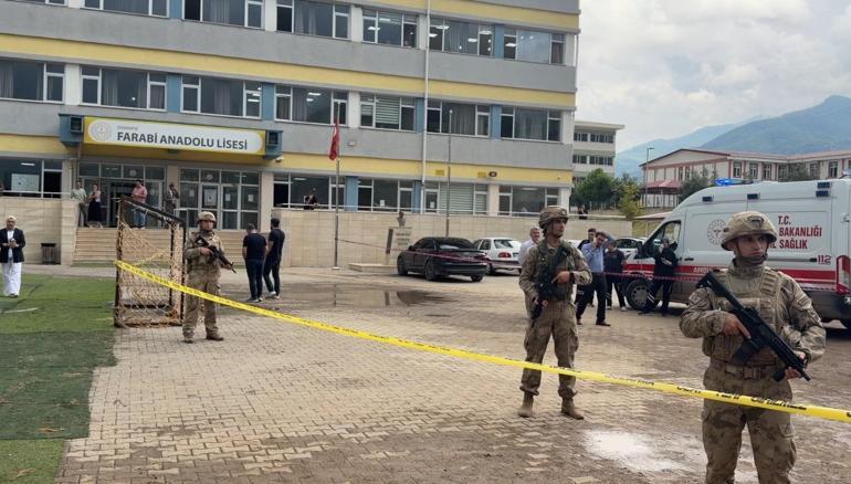 Yeğeninin öldürdüğü öğretmen son yolculuğuna uğurlandı