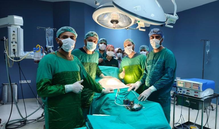 82 yaşındaki hastanın mesanesinden 42 parça taş çıkarıldı