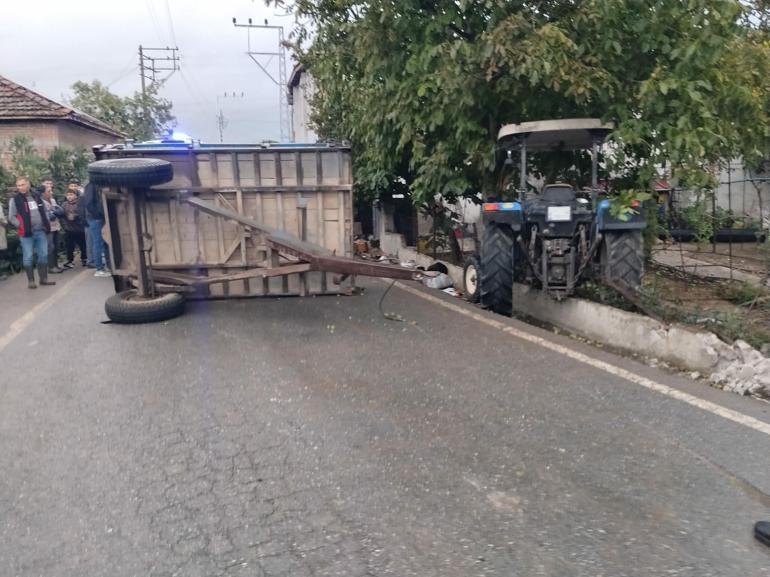 Balıkesir’de traktör römorku devrildi: 23 yaralı
