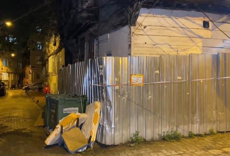 Fatih’te 2 katlı metruk binada kısmi çökme meydana geldi