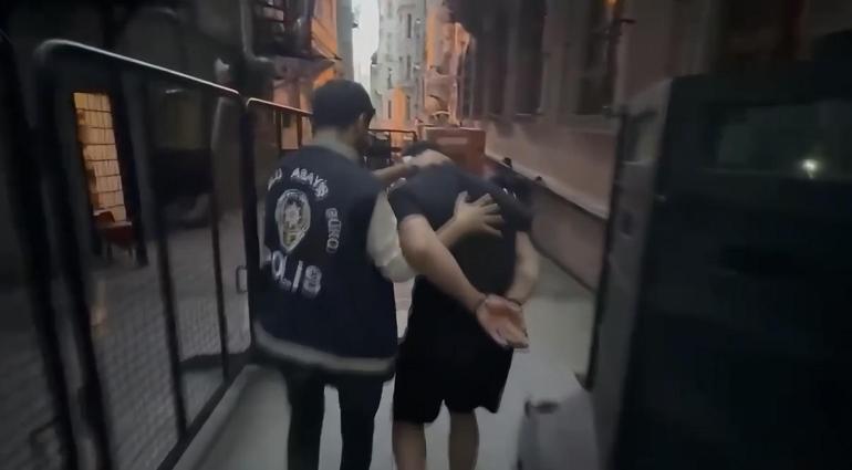 Beyoğlu’nda yan bakma’ kavgasında darbedilip kanlar içinde kaldı: Her şeyim patladı