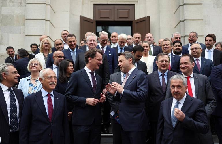 Bakan Bayraktar: Tamamen enerji bağımsızlığına sahip bir Türkiye nihai vizyonumuzdur