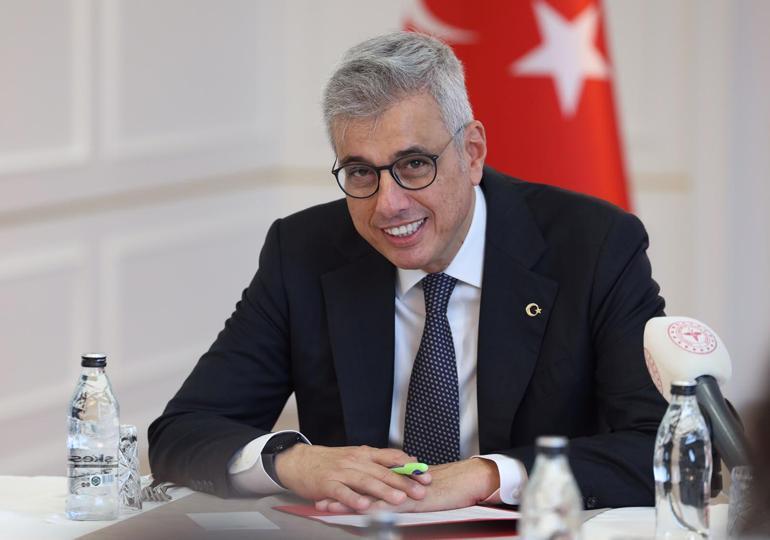 Bakan Memişoğlu, tıp fakültelerine derece ile giren öğrencilerle buluştu
