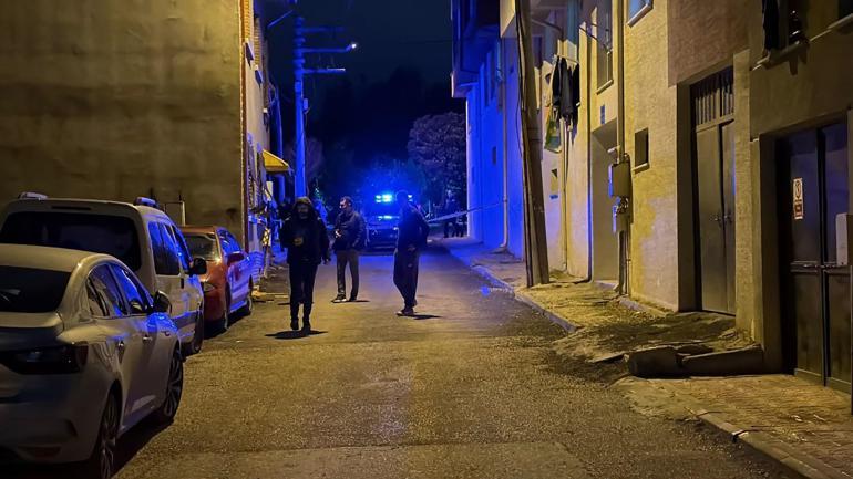 Husumetlisini evinin önünde pusu kurup silahla yaraladı
