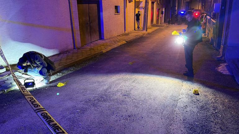 Husumetlisini evinin önünde pusu kurup silahla yaraladı