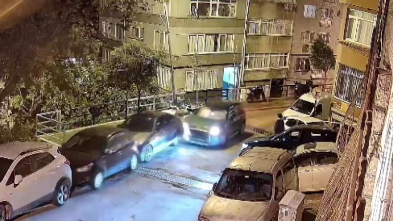 Şişli’de dur ihtarına uymayan alkollü sürücü park halindeki araçlara çarptı