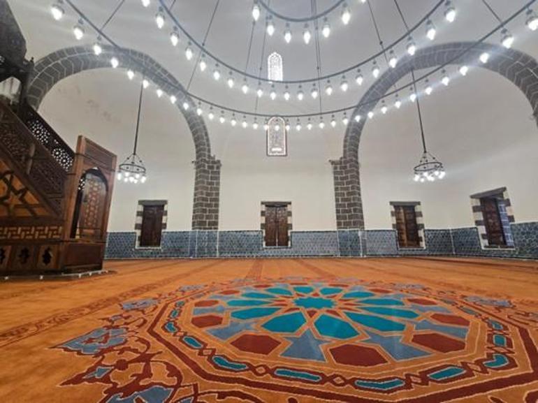 Bakan Ersoy: Diyarbakır ve Bingöl’deki 6 cami 2 Ekimde yeniden ibadete açılacak