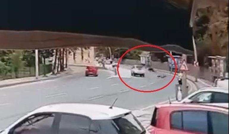 Ankarada elektrikli bisiklet ile otomobilin çarpıştığı kaza anı kamerada