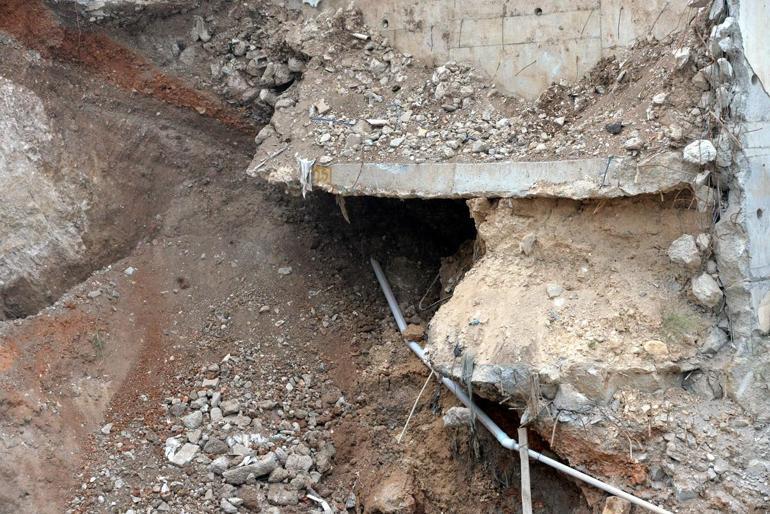 Kahramanmaraş’ta temel kazısında toprak kaydı, 2 bina boşaltıldı