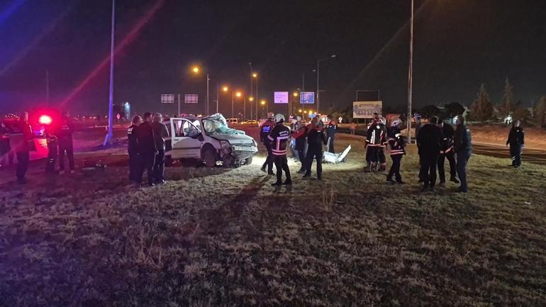 Otobüs ile çarpışan hafif ticari araçtaki karı-koca öldü; 3 yaralı