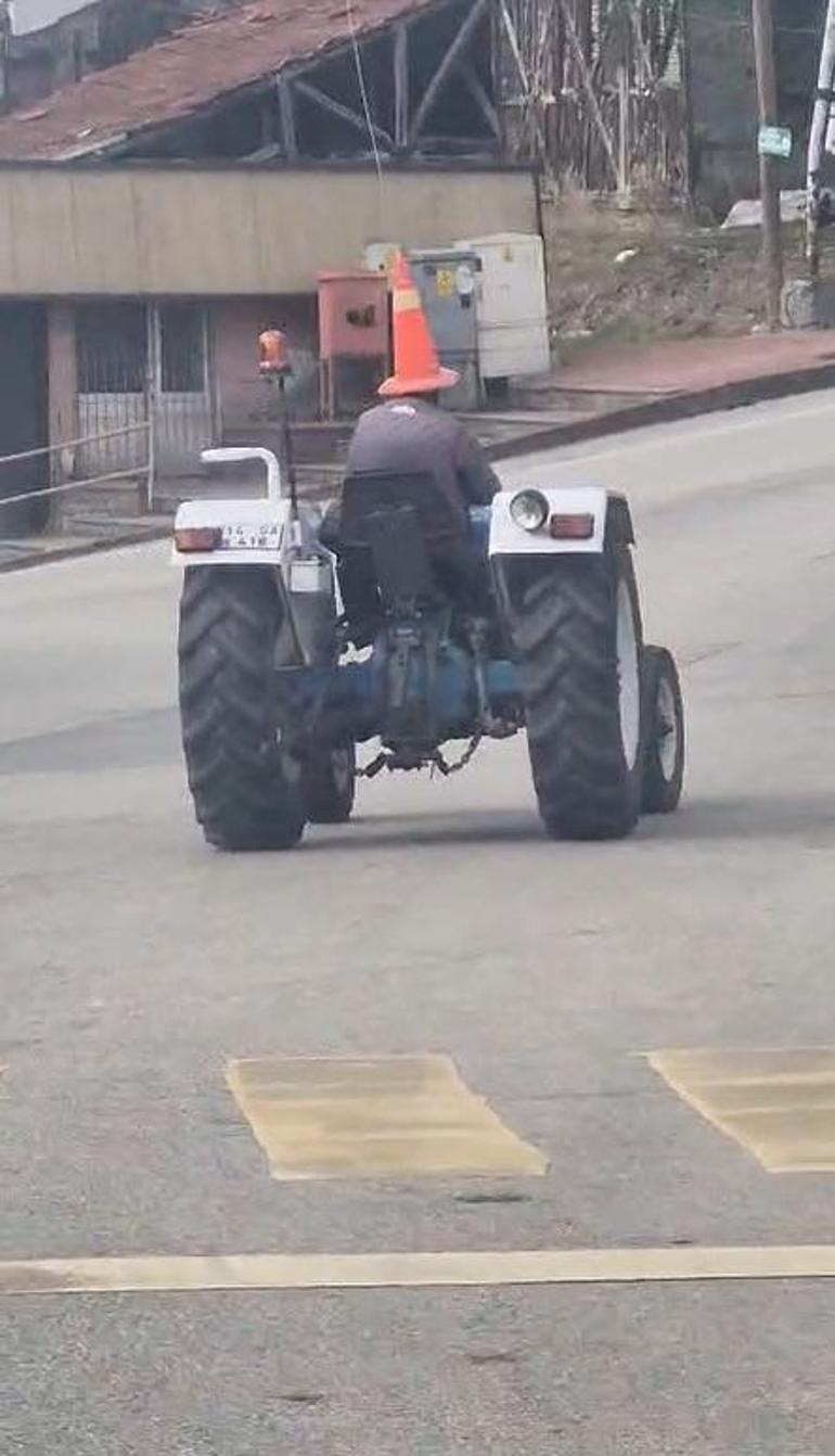 Kafasına taktığı dubayla traktörle trafikte ilerledi