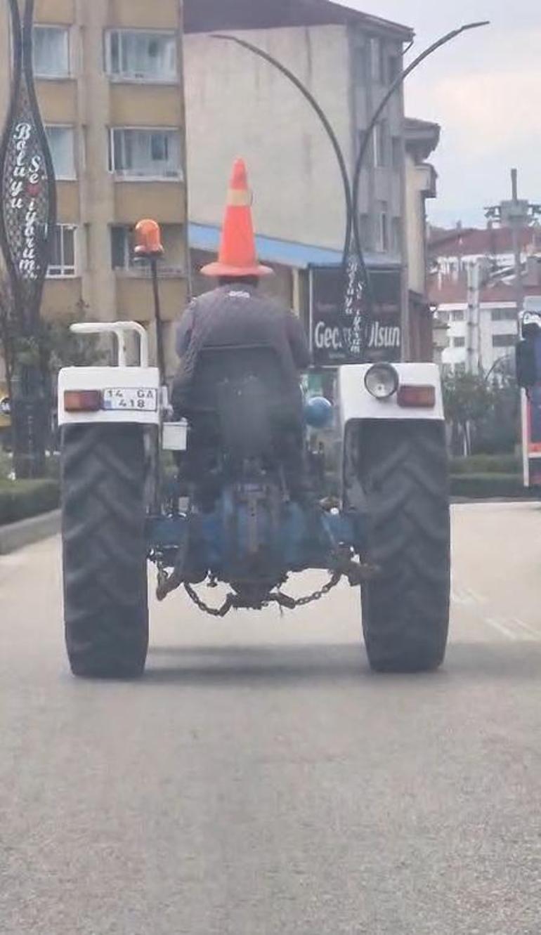 Kafasına taktığı dubayla traktörle trafikte ilerledi