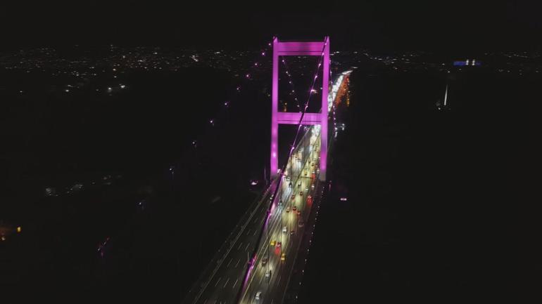 FSM Köprüsü Meme Kanseri Farkındalık Ayı kapsamında pembe ışıklarla aydınlatıldı