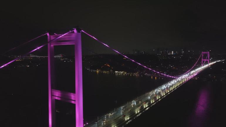 FSM Köprüsü Meme Kanseri Farkındalık Ayı kapsamında pembe ışıklarla aydınlatıldı