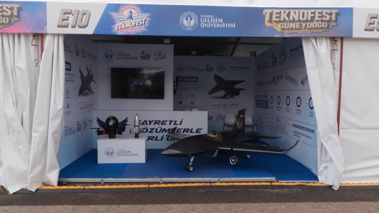 İstanbul Gelişim Üniversitesinin JetDroneu TEKNOFEST’TE ilgi odağı oldu