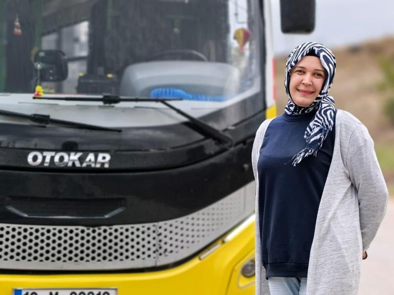 Otobüste fenalaşan yolcusunun yardımına koştu