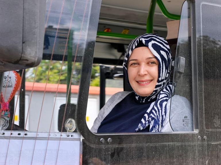 Otobüste fenalaşan yolcusunun yardımına koştu
